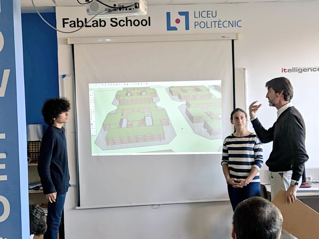 Fabilities_edu's tweet photo. Nos visitan los arquitectos Nacho Comella y Felipe Infiesta para evaluar los proyectos de 3ESO sobre "l'Eixample de Cerdà" #Fabilities  #Education  #STEM #InnovativeEducation https://t.co/Xyo9lU6uBx