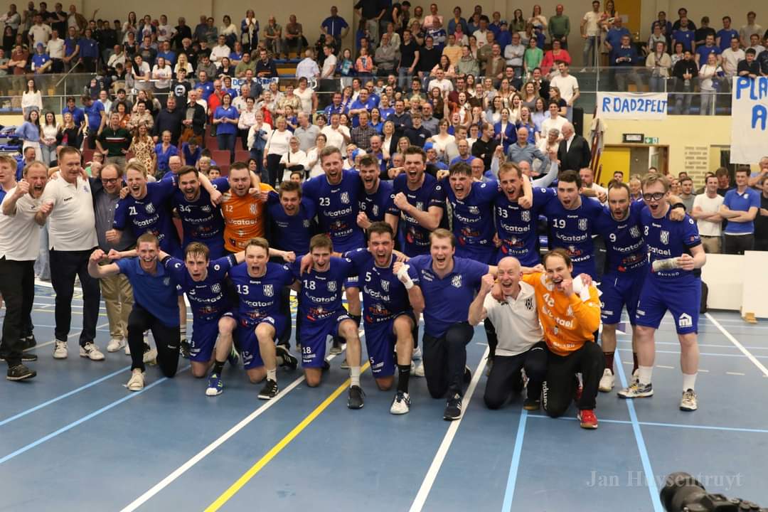 Handbalclub Izegem behaalt de titel in 1° nationale en promoveert naar <a href="/BENE_League_H/">BENE-League Handball</a> 
#CMONBLUEWHITE