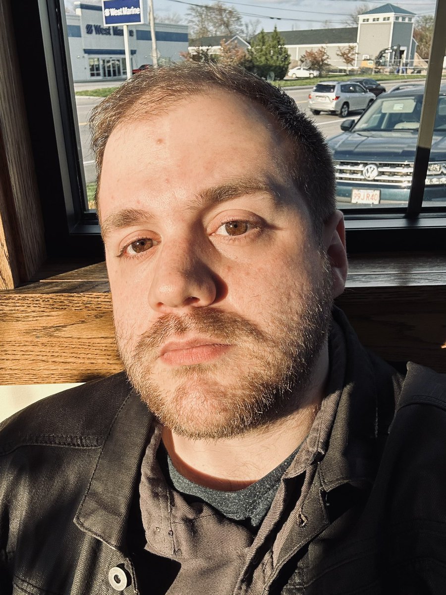 itsAnnXiety's tweet photo. If you see this RT with a non-smiling pic. https://t.co/RX1hTxdpVb