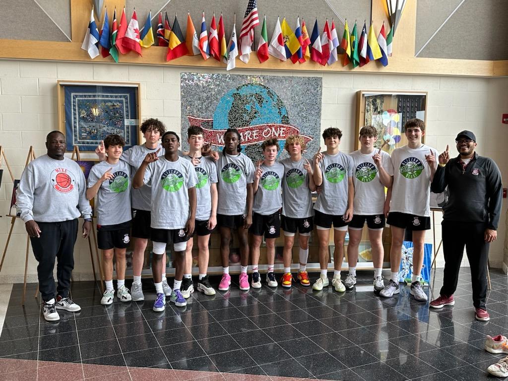 16U Odom claims the Wisconsin Blizzard Shootout championship with a 45-40 win over FIRE. Great work fellas! Congratulations to <a href="/Loren_Odom/">Loren Odom</a> and the squad.
<a href="/WillSivak/">Will Sivak</a> 9pts
<a href="/FinnKane12/">Finn Kane</a> 7pts
Cam Freeman and <a href="/EvanKaye7/">Evan Kaye</a> 7pts each.
#Champions
