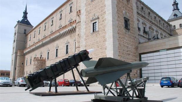 PlataformaMill1's tweet image. Pero no nacía entonces, se había originado ya en 1803 como Real #MuseoMilitar, se dividió en 2 museos independientes en 1827, el de #Artillería y el de #Ingenieros, se convirtió en 1932 en el Museo Histórico Militar y, llegado el año 1940, tomó el nombre de #MuseoDelEjército.
(2)