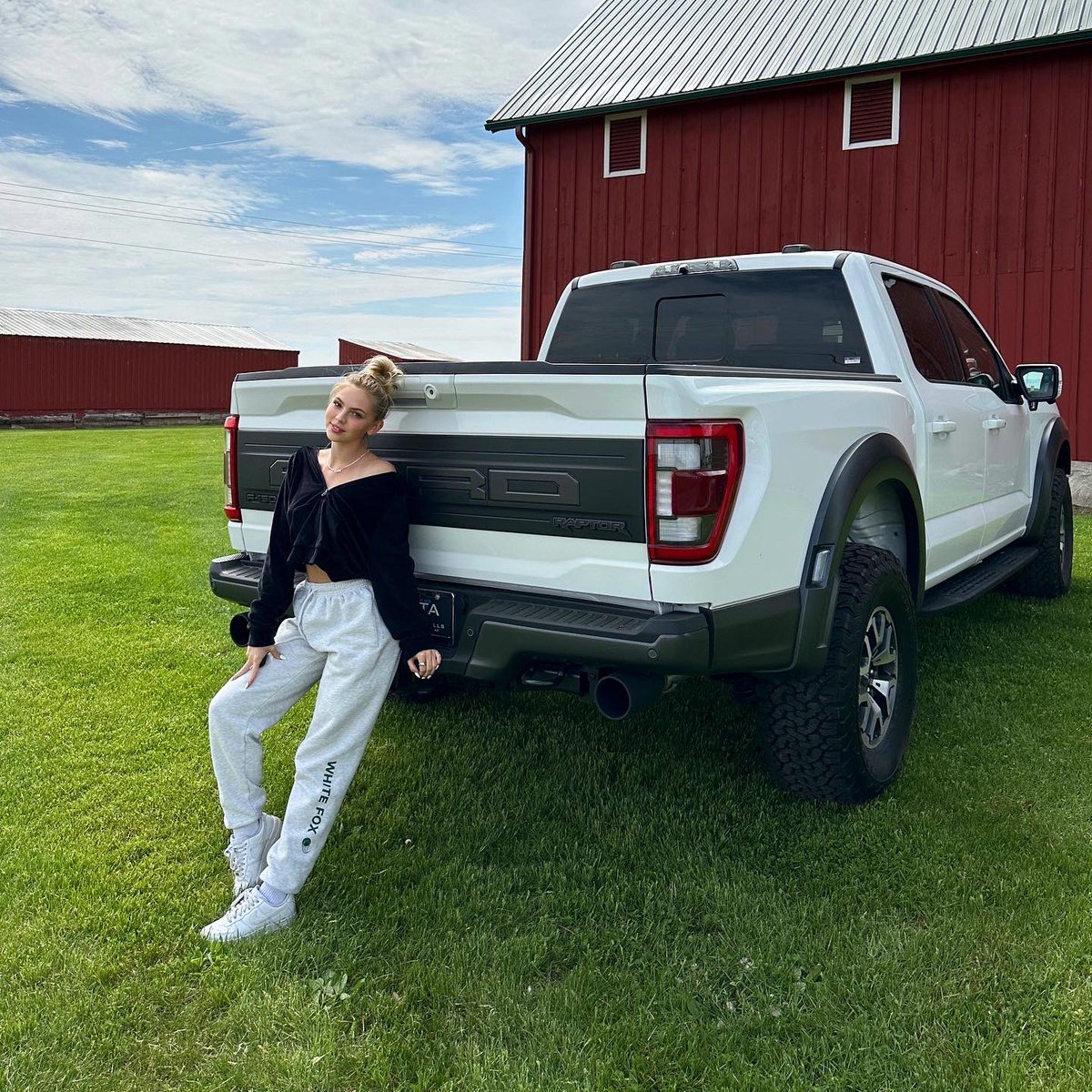 JordynJonesRT's tweet photo. RT @JJJordynJones: "bought mom a truck for Mother’s Day #Raptor https://t.co/lReOO8s2Jl" #jordynjones