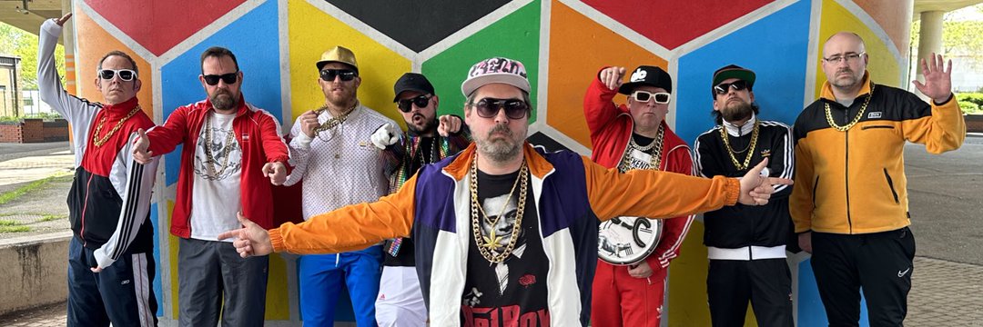 These lads they are insane
they're Goldie Lookin' Chain

Their own brand of hip hop and rap
putting Newport on the map 

These boys are masters of their art
legends and
"you knows it clart!!"
<a href="/theGLC/">goldie lookin chain</a>
@EggsyGLC <a href="/AdamHussainGLC/">Adam Hussain (Goldie Lookin Chain)</a> 
<a href="/GrayhamTBearGLC/">Graham The BearGLC</a>