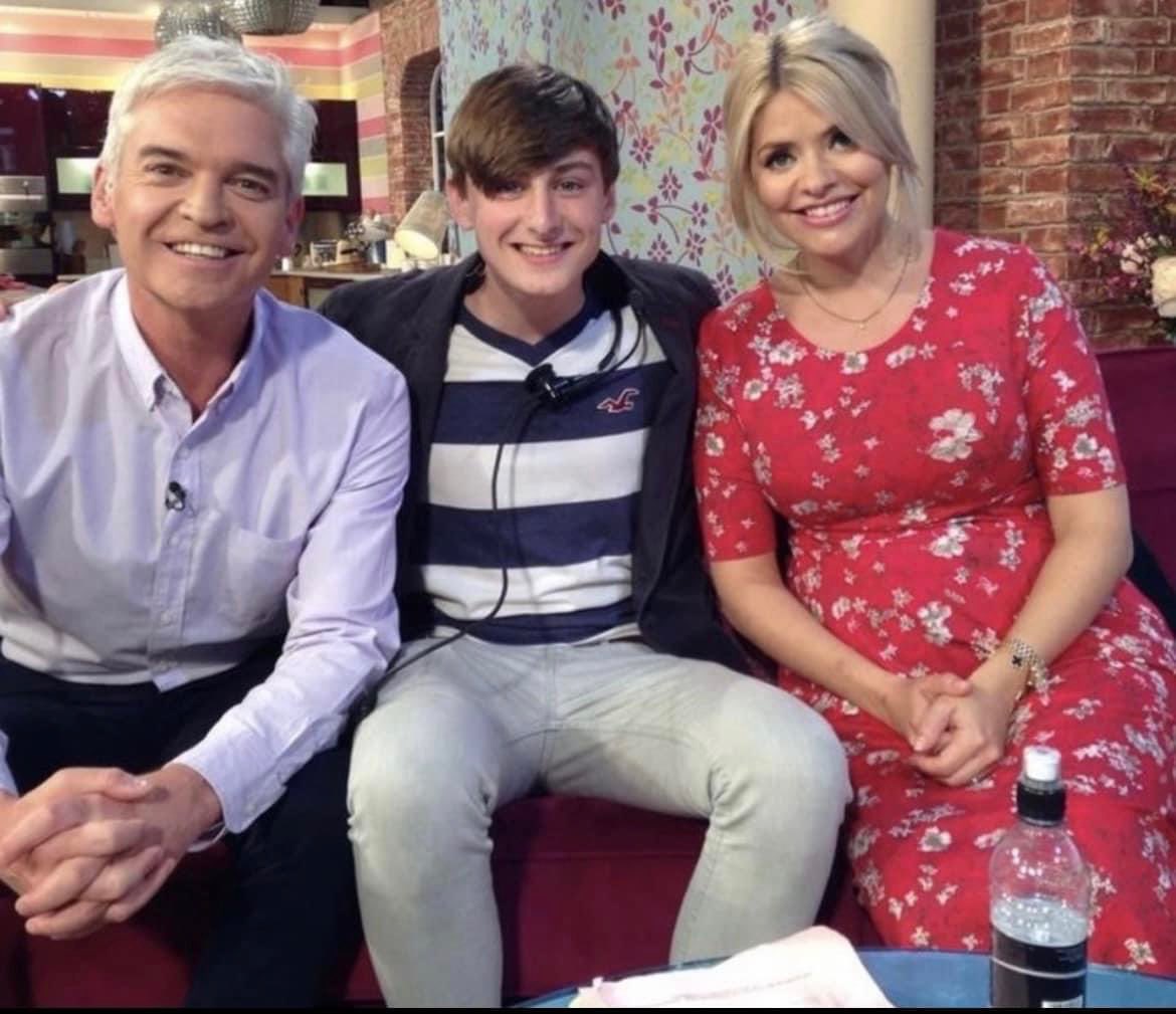 CharlotteEmmaUK's tweet photo. Tick tock.  Tick tock. #philipschofield #thismorning #HollyWilloughby https://t.co/prsuHLNSqj