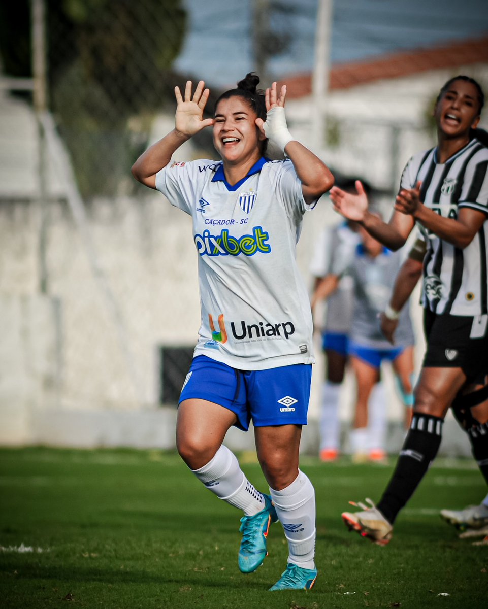 BRFeminino's tweet photo. Vira, Vira, Virou! Comemoração das Leoas! #CEAxAVA (1-2)
📸 Kely Pereira / Staff Images Woman / CBF https://t.co/cLtW7glNzt