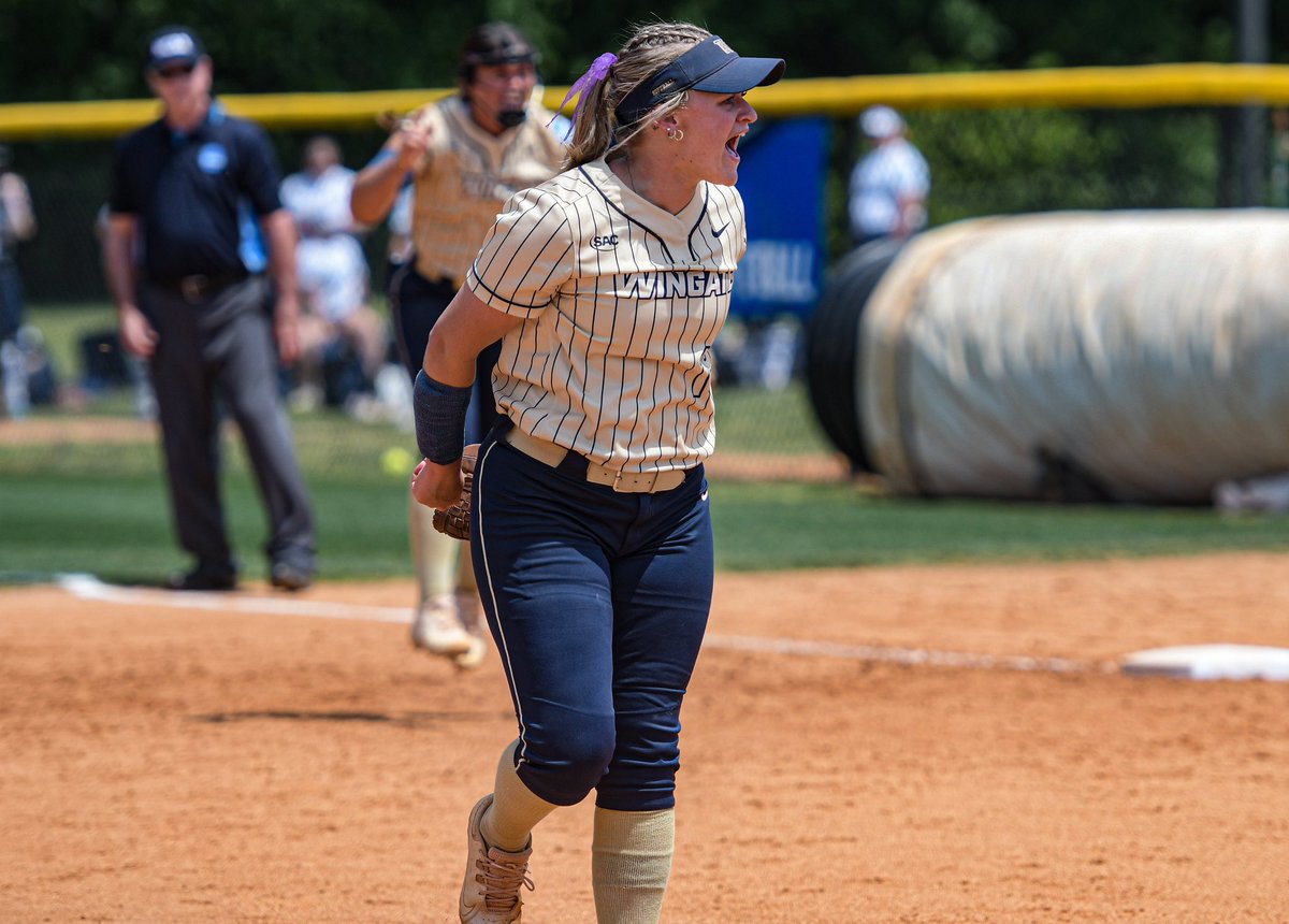 WU_Bulldogs's tweet image. Incredible stuff from Raechel Cutcher!

Thursday | 1-hit shutout
Friday | 16 innings of work
Saturday | 14 more innings, 2 more wins

3 days: 37 innings, 4 wins, 499 pitches, 34 strikeouts and just 4 walks to lead @WingateSoftball to its 1st-ever Super Regional!

#OneDog