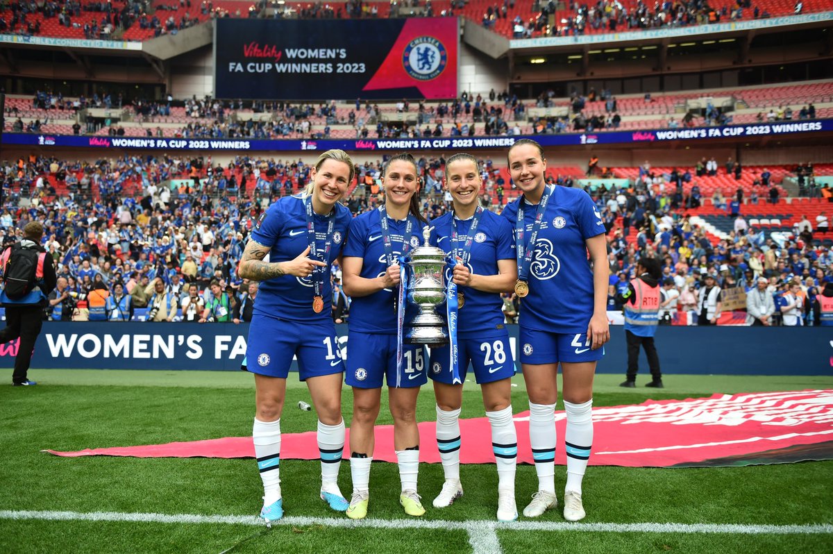 eveperisset's tweet photo. Pure happiness 🏆💙 https://t.co/ipPDsl63SH