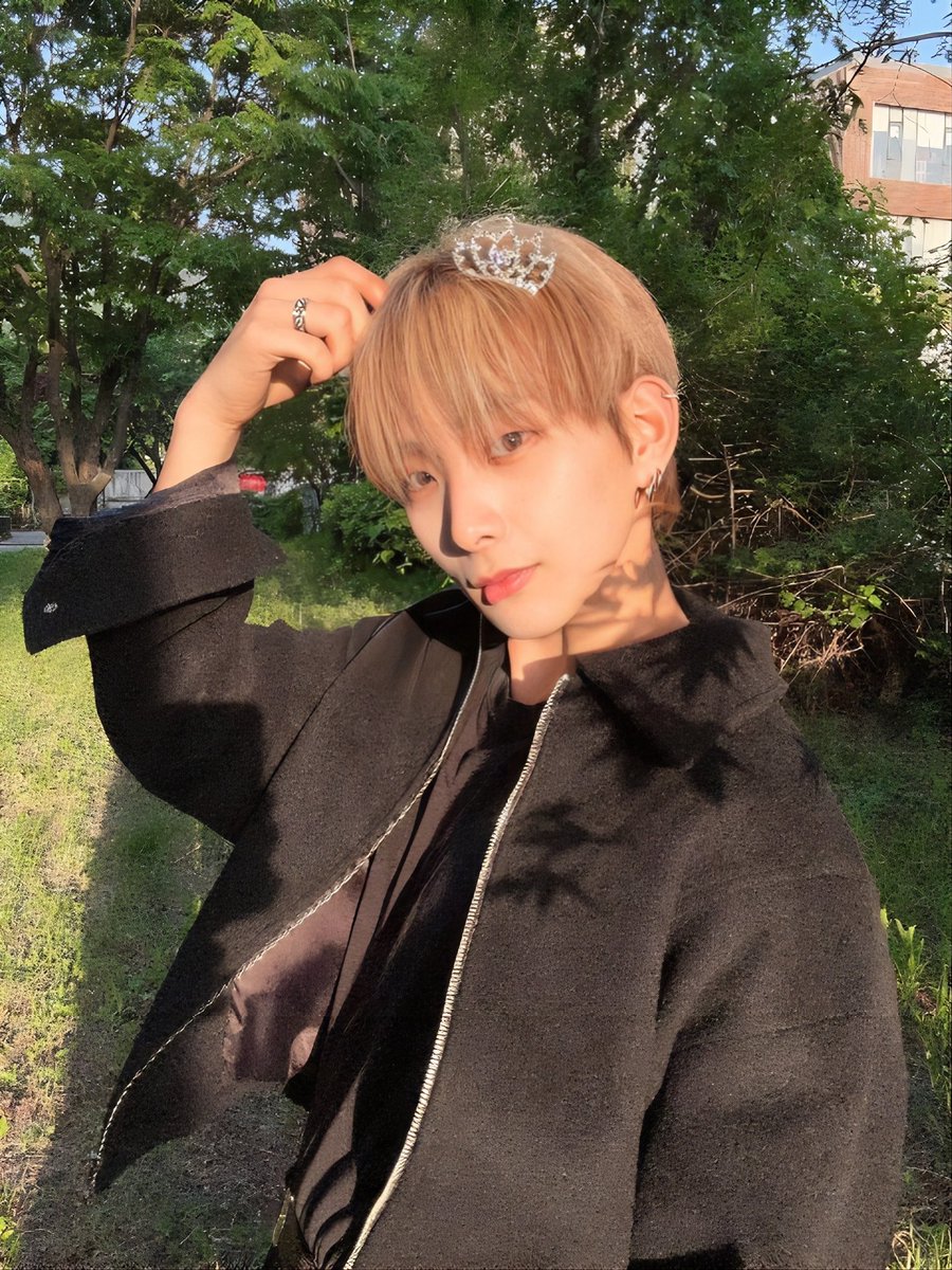weus_official's tweet photo. [ #정민 ]

짜-쟌 ! 우정민 오랜만에 두두둥장 ㅎㅎ
오늘 아리랑 심플리 케이팝 다들 꼬옥 보기 !! 나랑 약속 🤙💕
아 맞다 ! 그리구 밥 꼭 챙겨먹어요 🥲

#WEUS #위어스 #JEONGMIN https://t.co/4xDQsWi9KW