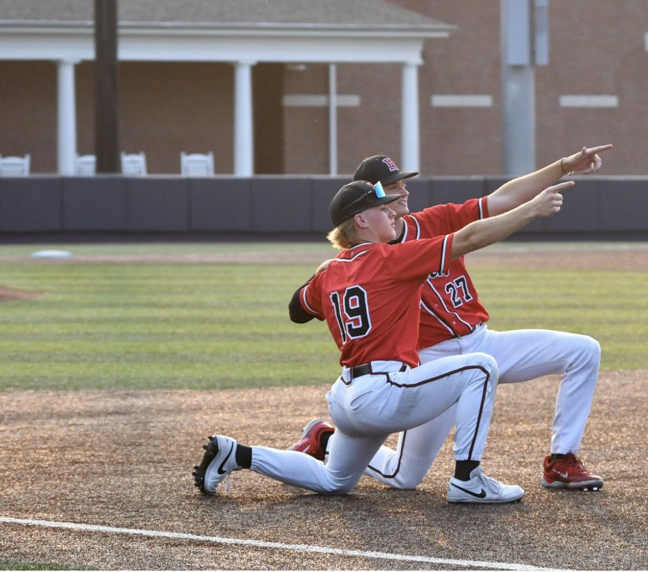 Round 3 ➡️ 🦅 
#WTD | <a href="/HeathHawksBB/">Heath Hawks Baseball</a>