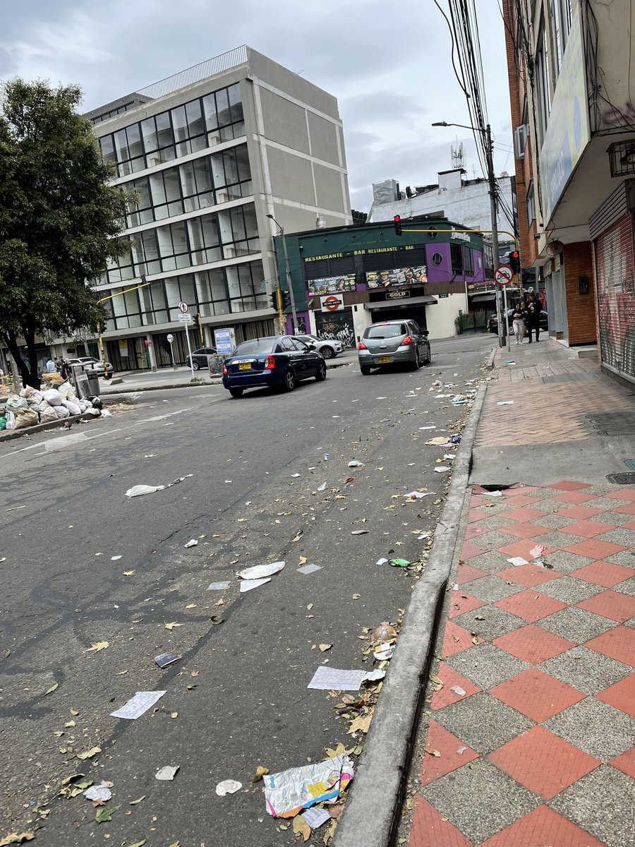 mforero25's tweet photo. @AlcaldChapinero @Bogota Este es el estado de las calles en , Bogotá.  Basura por todo lado. https://t.co/CsKlTXryYN