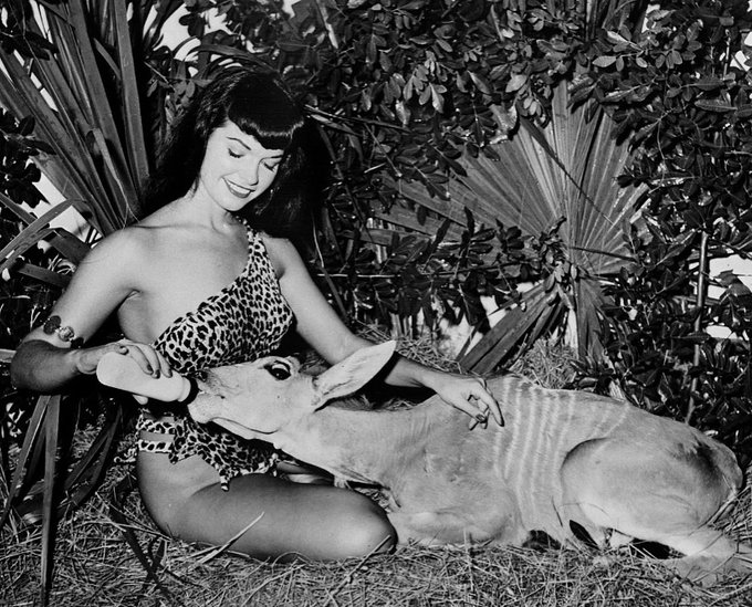 💞 Happy Mother’s Day to all you Bettie-loving mamas!!! 💐 We hope your day is beautiful like you! ✨💋

#bettiepage