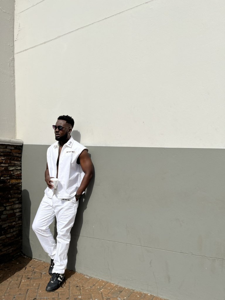 KojoManuel's tweet photo. Taking orders.
My DM is open.
Available:
Black MAD Jackets
Black Sleeveless Tops
White MAD Jackets
White Sleeveless Tops
#MADMerch https://t.co/BT1d88Q0Vw
