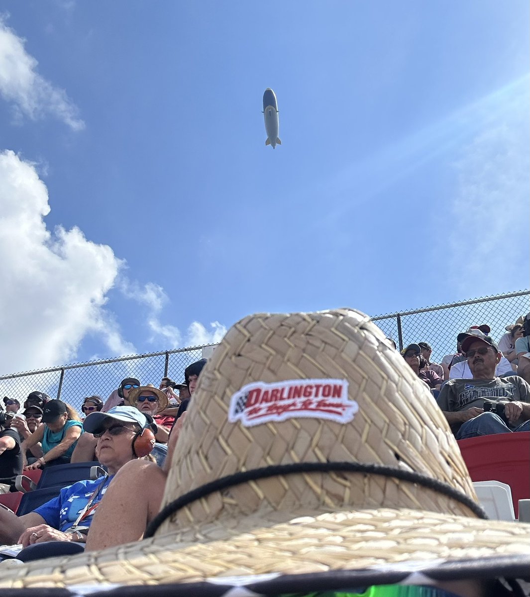 TheCatchFence's tweet photo. I took a selfie with the @GoodyearBlimp https://t.co/fxA80EYLat