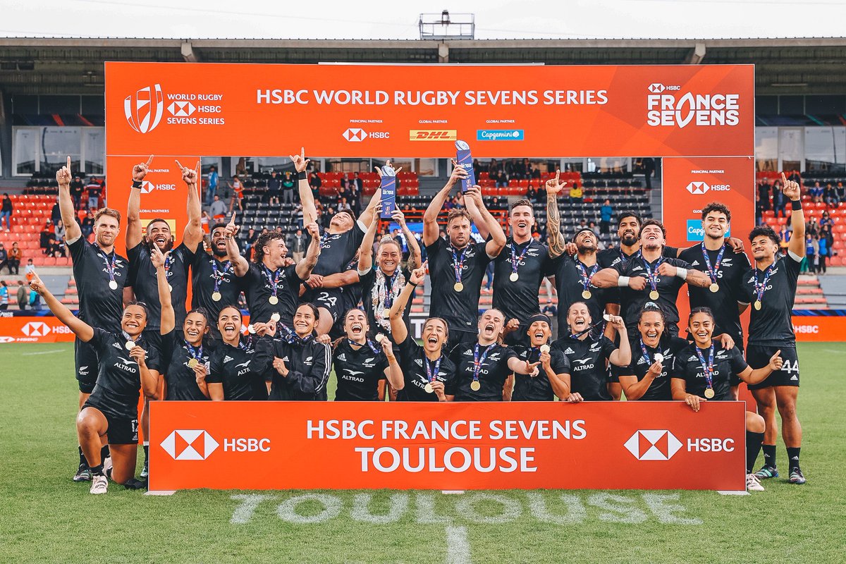 Black out in Toulouse 🏆🏆

#HSBC7s | @france7s