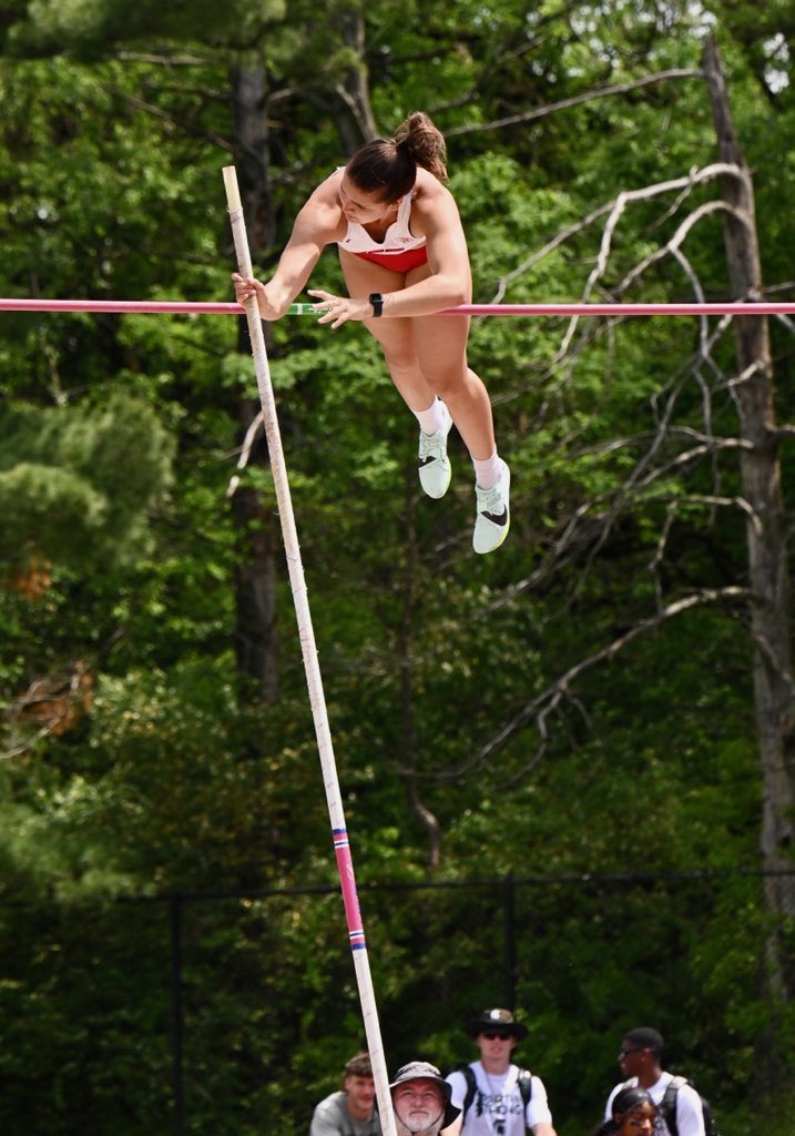 BadgerTrackXC's tweet image. Julia Moore finished seventh in the women’s pole vault with a clearance of 12-11 3/4