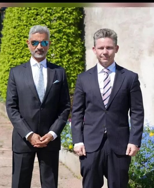 Nazirhbeg's tweet photo. @DrSJaishankar Really Sir so handsome looking than Tom Cruise. https://t.co/pOwAfA0xXK