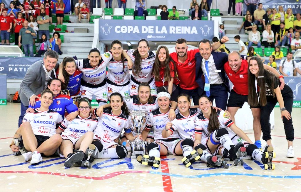 laurasturies's tweet photo. Esta tarde hemos estado con la afición del @gijonhc. No puedo sentir más orgullo por lo que está logrando este equipo para el deporte femenino en #Asturies. ¡Campeonas de la Copa de la Reina por 5ª vez y ya tercer título de la temporada tras la Supercopa y la Copa de Europa! https://t.co/SPsKRnV2QX