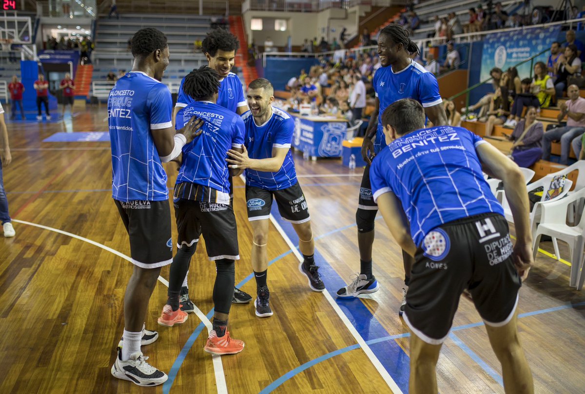gabycumbreras's tweet photo. El jugador de San Fernando Ángel Cañas-Baliña ha logrado este domingo el ascenso a LEB Plata con el @CDB_EBenitez tras arrollar al @CiudadDeHuelva (53-70) en el último cuarto del derbi onubense.
En https://t.co/VJ7RT3CTFD
https://t.co/eKBBqh19o5
Foto: @CDB_EBenitez https://t.co/cd40ponc7c