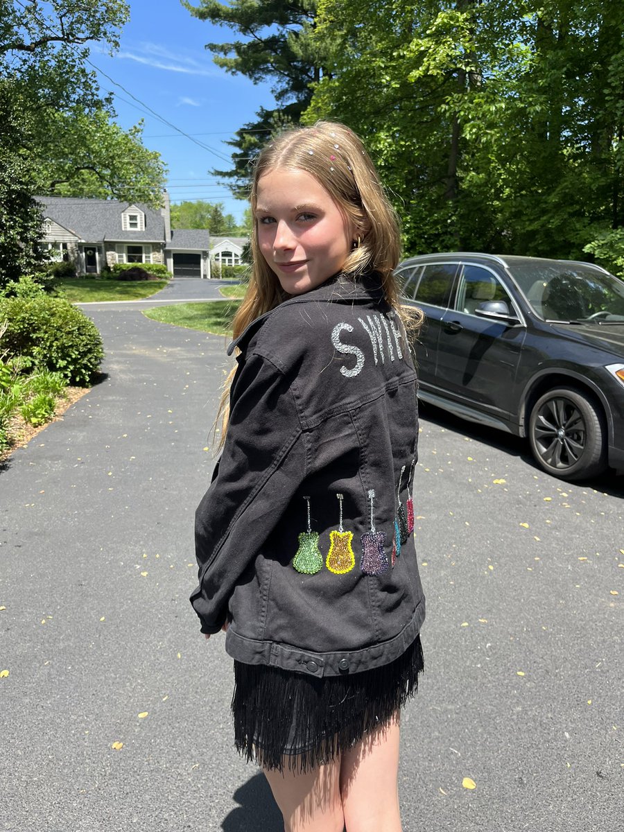 soitgoesgrace's tweet photo. @taylornation13 WE ARE!!!!!!!!!! it’s already the best day 🥹🫶🏻 #TSTheErasTourPhiladelphia #PhillyTSTheErasTour https://t.co/1RfuViAi8a