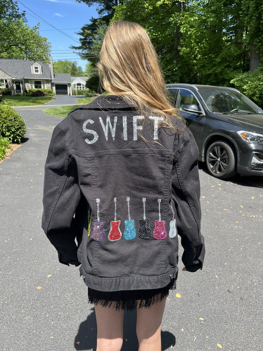 soitgoesgrace's tweet photo. @taylornation13 WE ARE!!!!!!!!!! it’s already the best day 🥹🫶🏻 #TSTheErasTourPhiladelphia #PhillyTSTheErasTour https://t.co/1RfuViAi8a