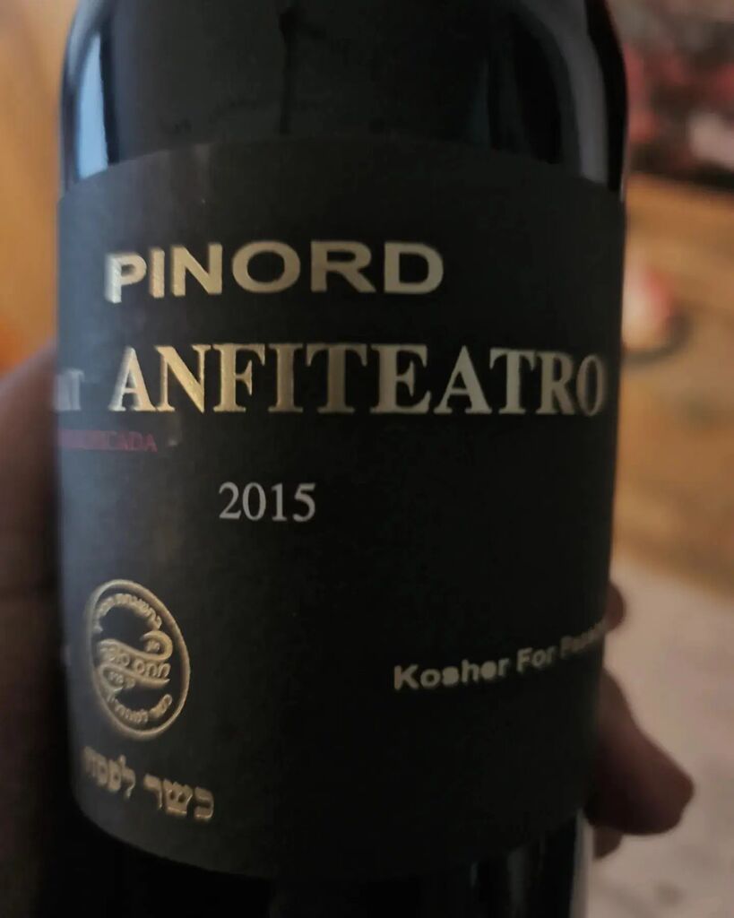 Pinord Anfiteatro 2015 para ser un Priorat y con baja graduación alcohólica (13.5% vol.) me ha sorprendido bastante. Es un vino khoser pero eso no importa tanto como lo delicioso que es. Largo en boca y untuoso. El coupage de Cabernet sauvignon, Garnacha… instagr.am/p/CsPHZcONg4N/