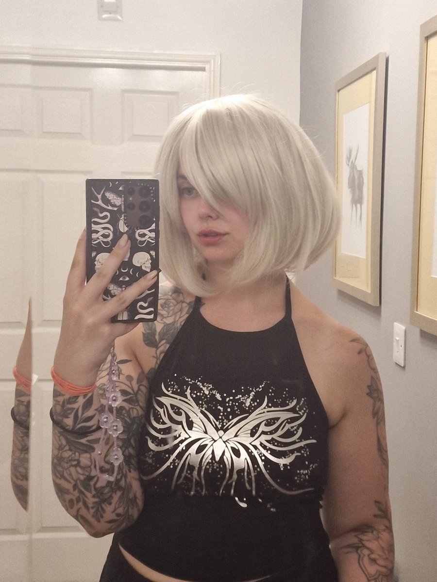 Enkeli___'s tweet photo. It's been a while twitter...here are some wigs I styled today for MCM London this month.
Mitsuri Kanroji, 2B and Pink Mercy (almost done). https://t.co/eQWjRjITG5