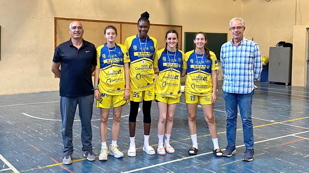 FIBGranCanaria's tweet photo. 🏆 #3x3U17Fem

1️⃣ @cbislascanarias 🥇
2️⃣ @BSBStaBrigida 🥈

🎉 #Enhorabuena 🎉 https://t.co/XRbi6byiLw