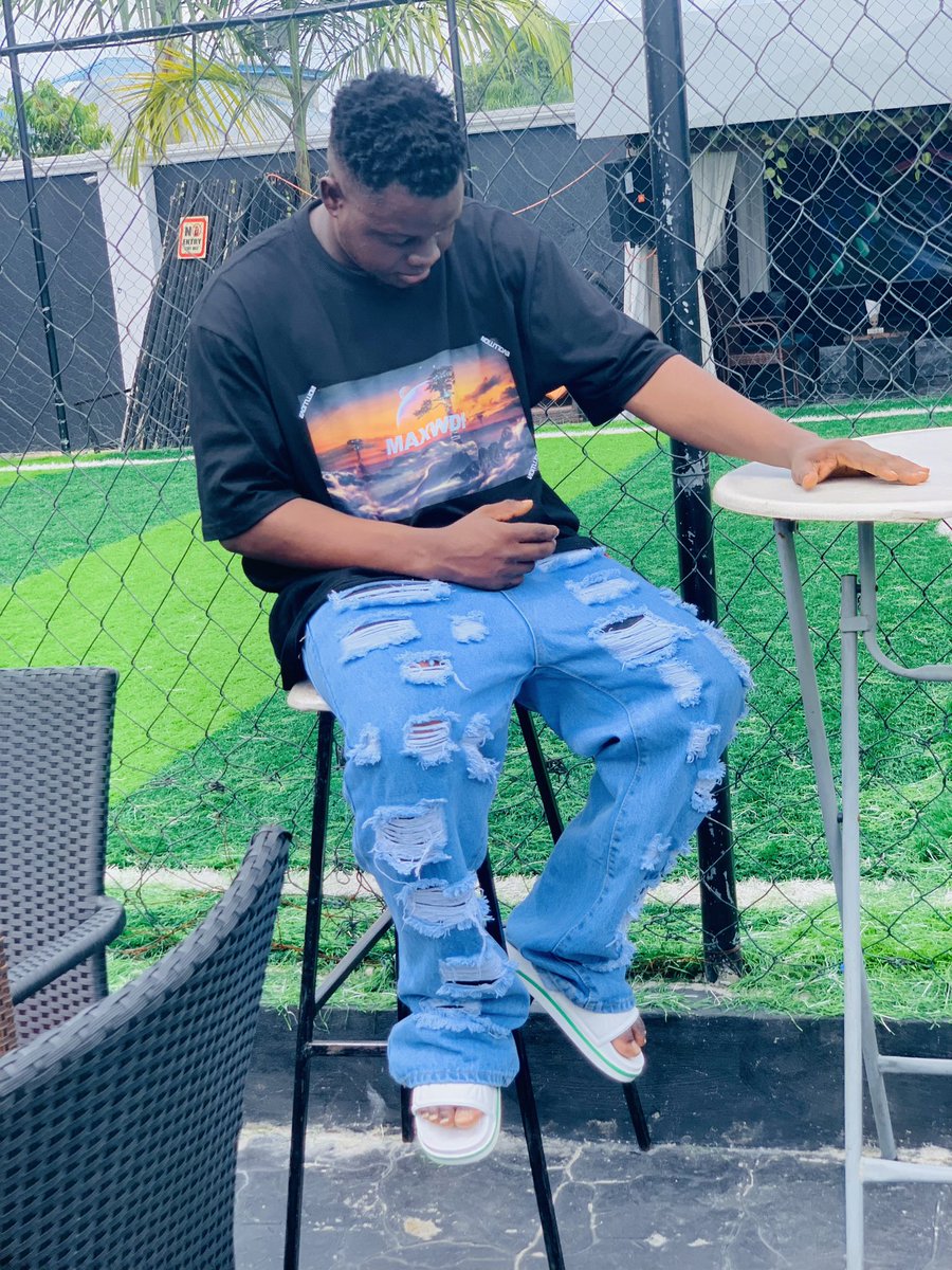 blessed_pounds1's tweet photo. All My Life ✅
They been trying to keep me down 
Never thought I would make it out
They couldn't break me https://t.co/a5chYE9AeD