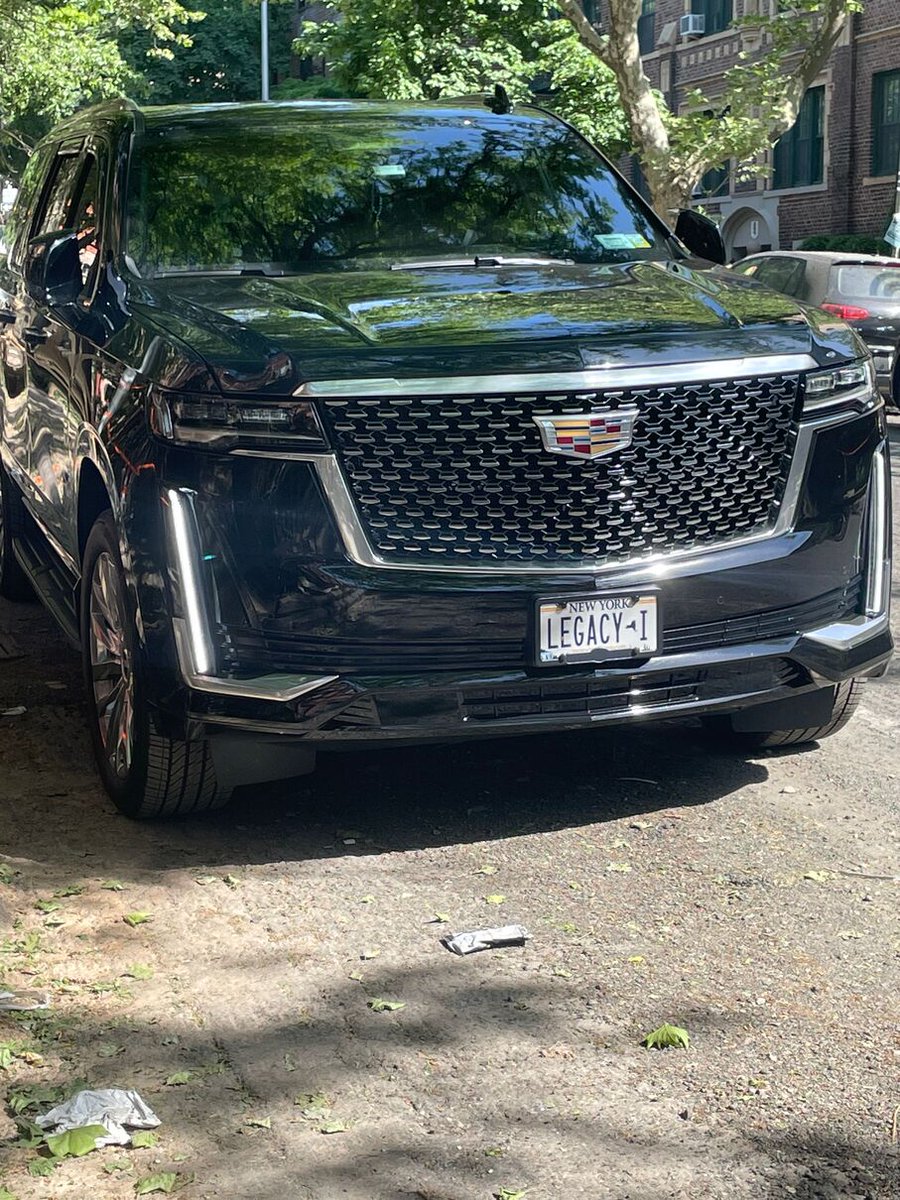 Reported_NYC's tweet photo. The driver LEGACYI parked illegally near 903 Union St on May 14. This is in Brooklyn Community Board 06 #brooklyncb6 &amp; #NYPD78. #VisionZero https://t.co/Wo7BwT0Flu