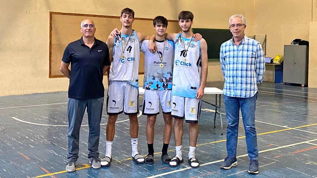 FIBGranCanaria's tweet photo. 🏆 #3x3U17Mas

1️⃣ @cb7palmas "Azul"🥇
2️⃣ @cb7palmas "Gris"🥈
3️⃣ @BSBStaBrigida 🥉

🎉 #Enhorabuena 🎉 https://t.co/spCHEVKP0U
