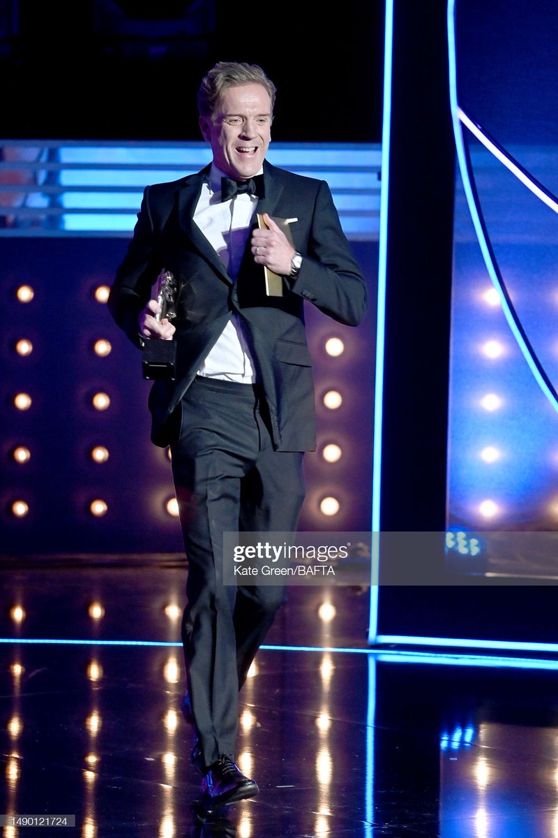 GingersnapDamo's tweet photo. Damian Lewis was a Presenter at this year's BAFTA Television Awards, but not before he HAMMED it up for photographers on the Red Carpet. Details here: https://t.co/OR5fZ6Qm8R #DamianLewis #ASpyAmongFriends #BAFTARedCarpet #BAFTATVAwards #BAFTATVAwards2023 #BAFTATelevisionAwards https://t.co/0cn6BoO92L
