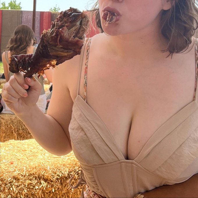 I&rsquo;m am your mother!! You will feed ME today 🍗 https://t.co/xsTVbU3TaI<a href="/tag/mvsales"class="tags"><span>#mvsales</span></a>