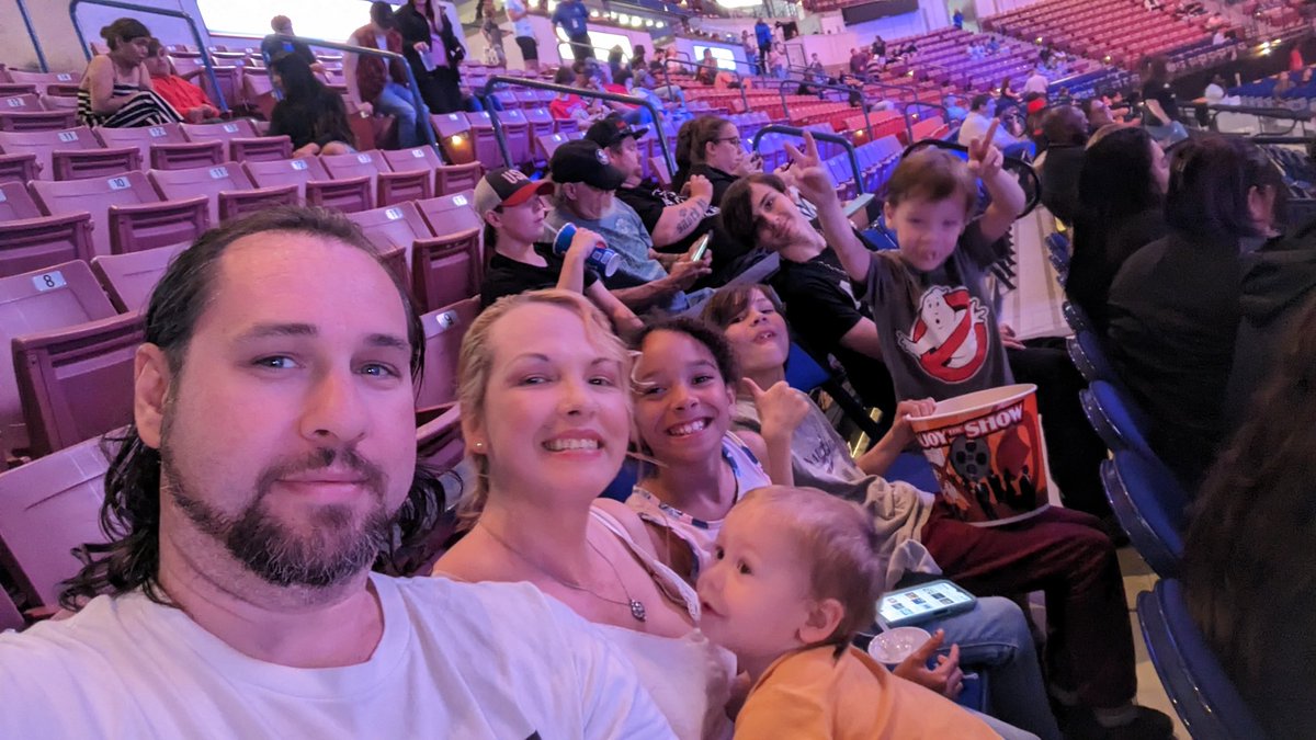 RezecNoble's tweet photo. WWE with the family for mother's day. #WWENorthCharleston https://t.co/XXFa6eOszl