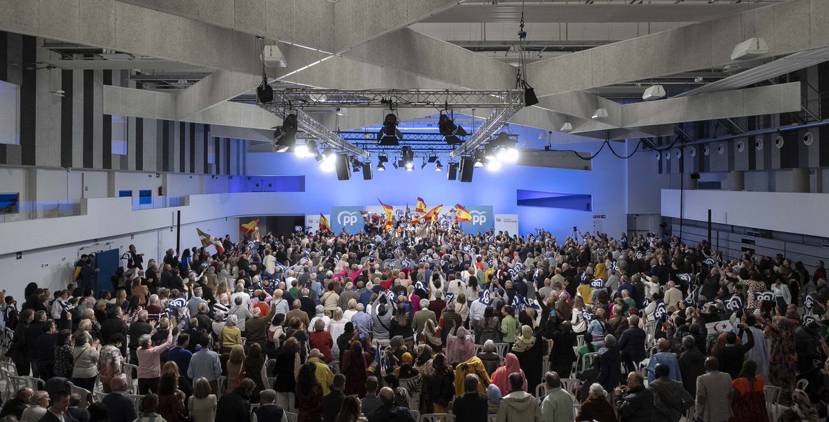 NunezFeijoo's tweet photo. El 28M los españoles tienen la oportunidad de empezar a derogar el sanchismo:

🔹Para volver a unir a la sociedad en un proyecto común.
🔹Ofrecer soluciones a los problemas reales. 
🔹Derogar la mentira como forma de gobierno.
🔹Y para que nadie humille a España.

#EntreTodos https://t.co/3AgOlCDYps
