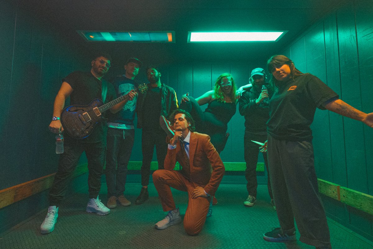 gwatsky's tweet photo. can our family go and fuck it up?? 🤘🏼🤘🏾 https://t.co/PCRRpvlPUo