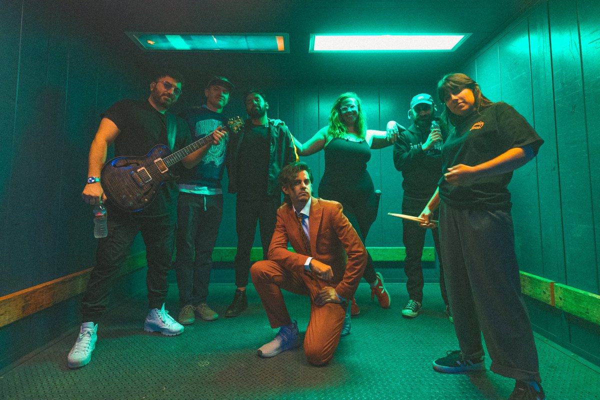 gwatsky's tweet photo. can our family go and fuck it up?? 🤘🏼🤘🏾 https://t.co/PCRRpvlPUo