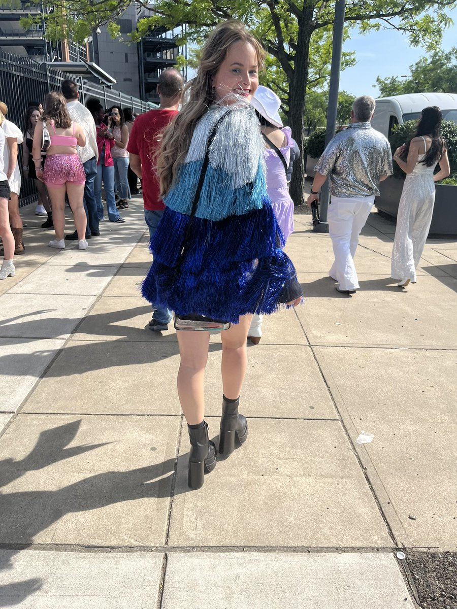 soitgoesgrace's tweet photo. SCREAMING CRYING THROWING UP!!!! @taylornation13 @taylorswift13 #PhillyTSTheErasTour https://t.co/3gVfOPT0hD
