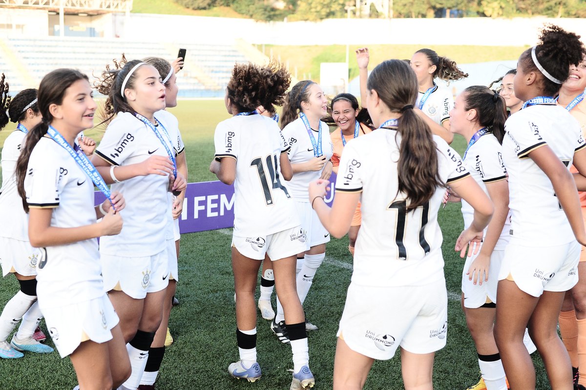 asbrabas's tweet photo. Em Santo André, nossas Babynhas do Sub-14 ficaram com o título da etapa do Festival Paulista da categoria. 

Orgulho demais do nosso futuro 🖤

📸- Rodrigo Corsi/Agência Paulistão https://t.co/RDpcd95LrE