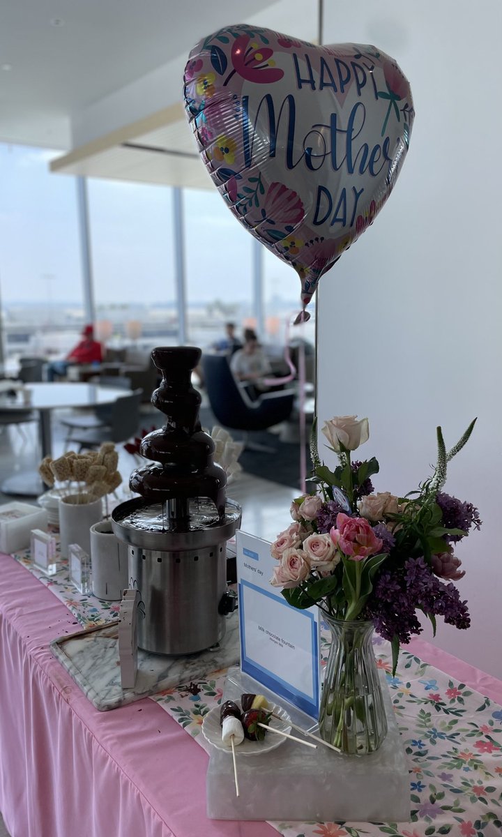 💐💕LAX United Club wishing everyone a Happy Mother’s Day💐💕@bythebeach05 ⁦@jacquikey⁩ ⁦@KevinMortimer29⁩ ⁦@mfraser246⁩ ⁦@jonnamcgrath⁩ ⁦@Glennhdaniels⁩ ⁦@LoriW1085⁩