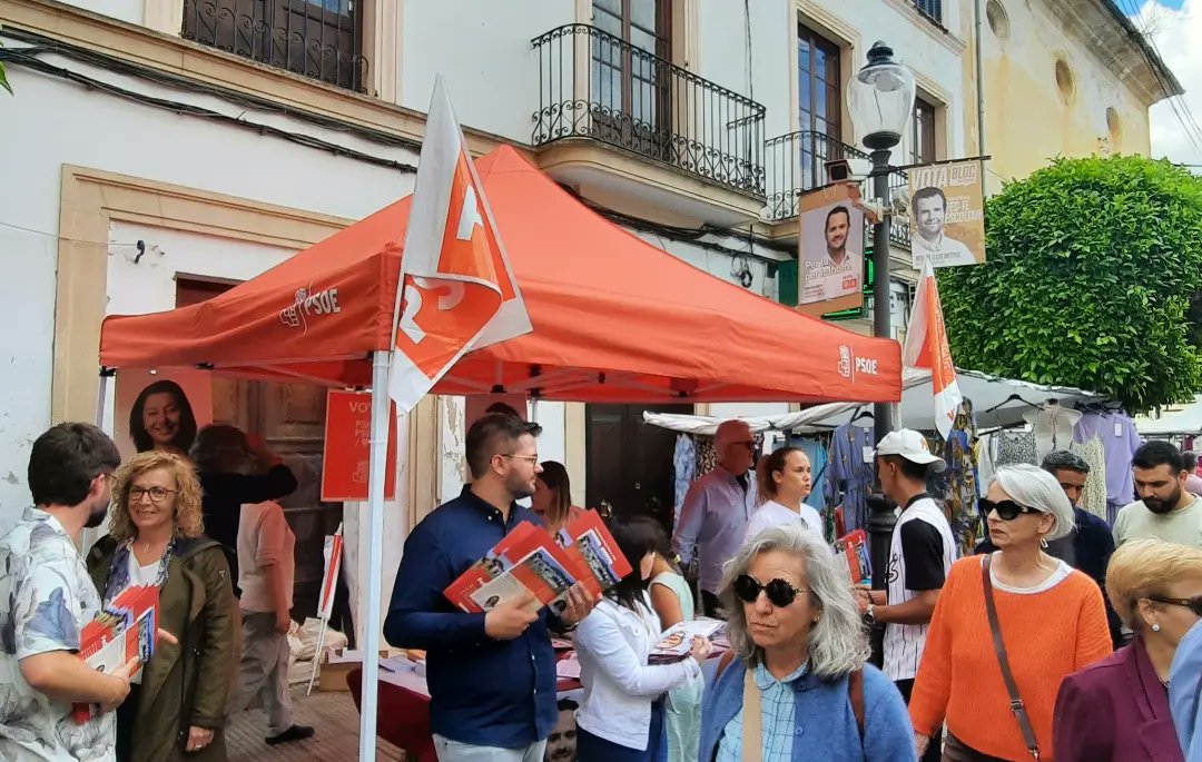 Felanitxpsoe's tweet photo. 🔴 Diumenge de Fira a #felanitx amb bon ambient, il·lusió i socialisme.

#VotaPSIBPSOE 🌹
#Felanitxhomereix 
#shorta #escarritxo #calaferrera #casconcos #portocolom https://t.co/WRS7FDrJ6K