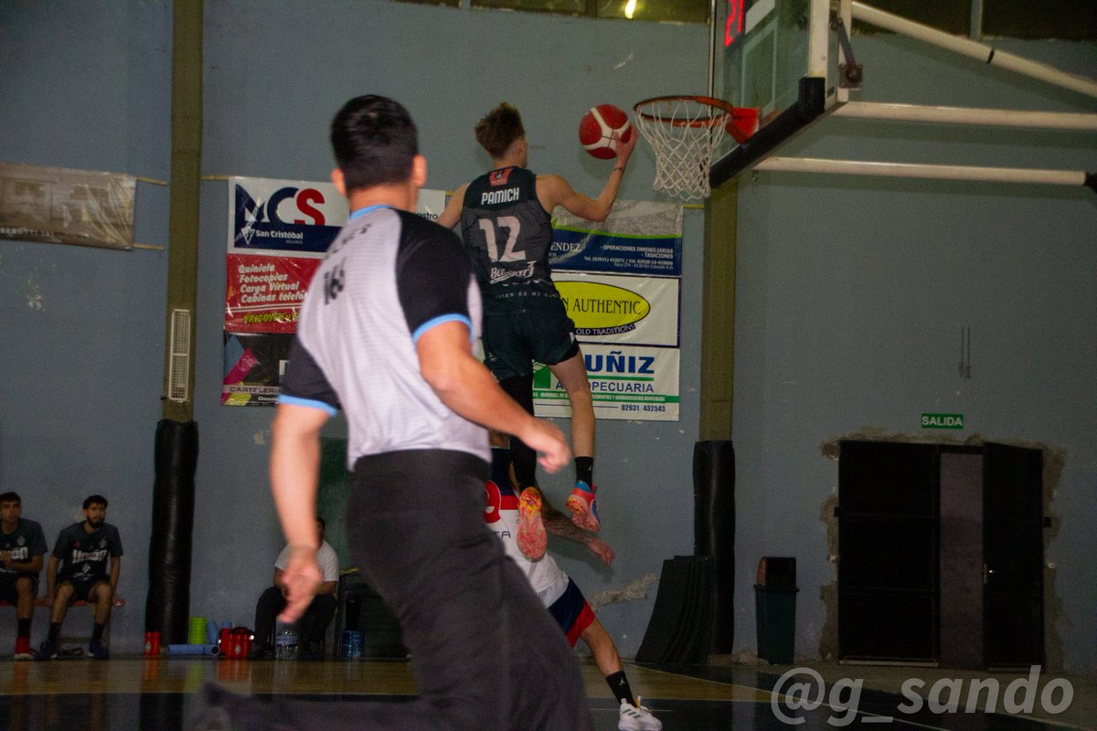 Porfavor necesito a alguien que me saque al forro del arbitro🙏