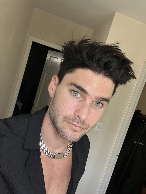 Back to my dark hair! https://t.co/uAO7aiQPI8<a href="/tag/2xist"class="tags"><span>#2xist</span></a>