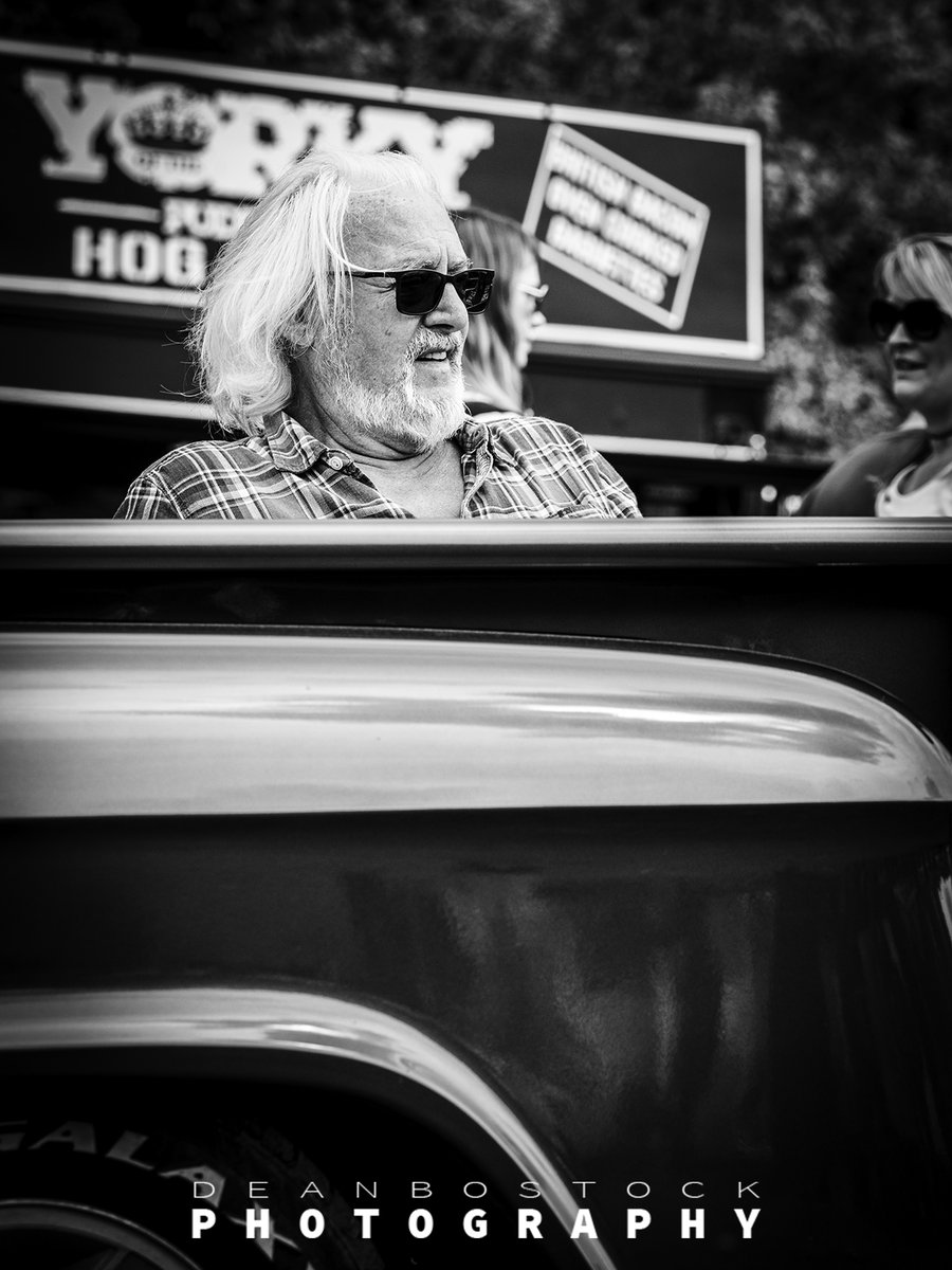 D_BostockPhoto's tweet photo. This weekend saw the annual "Festival of Transport" in #Basinsgtoke, a mass collection of many vintage and modern vehicles.
One of the best bits, all the owers of these many types of vehicles
@RBstokeDeane @MervynsCoaches 
#classiccars #portraits #photography #transport https://t.co/wKbww9g1Er