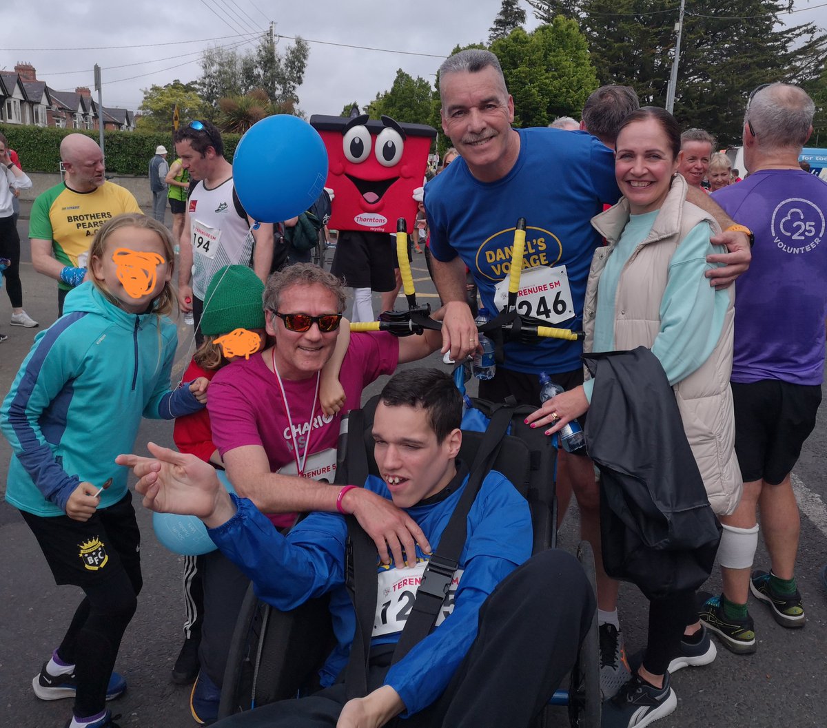 KlausSchmierer's tweet photo. #ChariotMS spontaneously teaming up today with @Danielsvoyage28 running &amp; rolling the @terenure5mile in @Dublin_ie Of course, Dan beat me to the line helped by fantastic engine @allirelandref #inclusion @SotosSyndrome #AdvancedMS #MS @mssocietyuk @MSIRELAND https://t.co/sLMtczWQlt