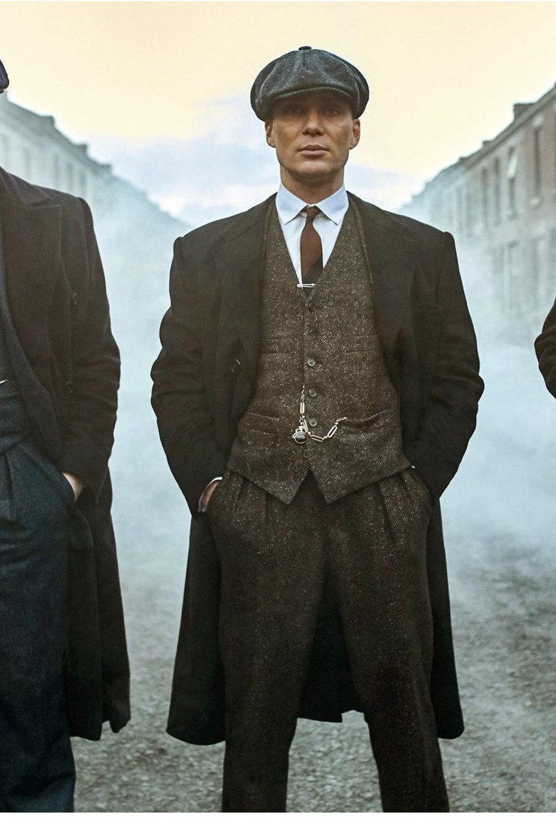 Abitto8's tweet photo. What you wanted to wear on the red carpet vs what your wife made you wear

#BAFTA #tweed #cillian #REDCARPET #award #suit #bestactor https://t.co/DwYaDIWWhC