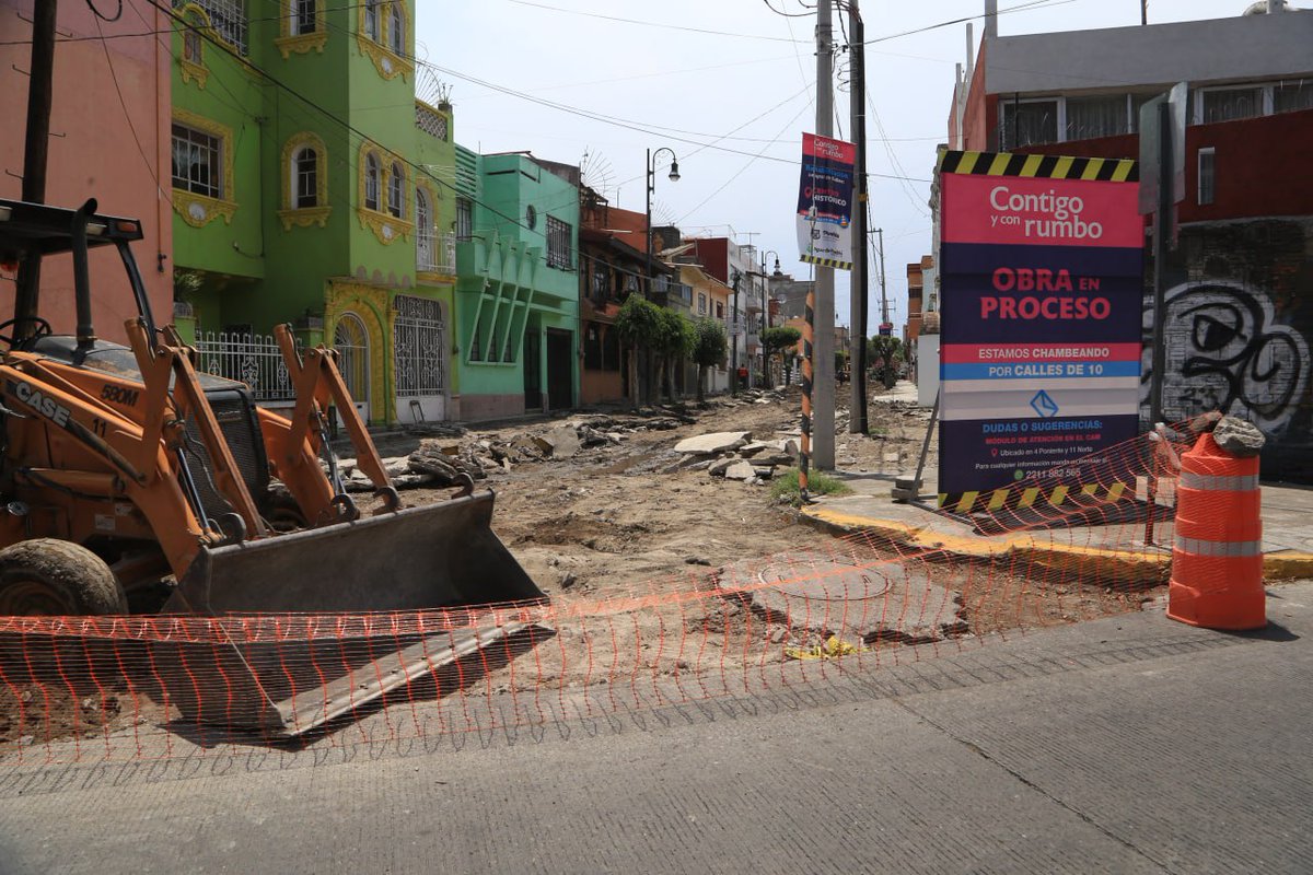 OroNoticiasPue's tweet image. #Puebla Avanzan las obras de rehabilitación del #CentroHistórico. De acuerdo al cronograma de trabajo, en la 10, 12, 14, 16 Oriente-Poniente –en los tramos correspondientes entre 11 Norte y bulevar 5 de Mayo— ya se realizaron los trabajos de retiro de #adoquín y cajeo.