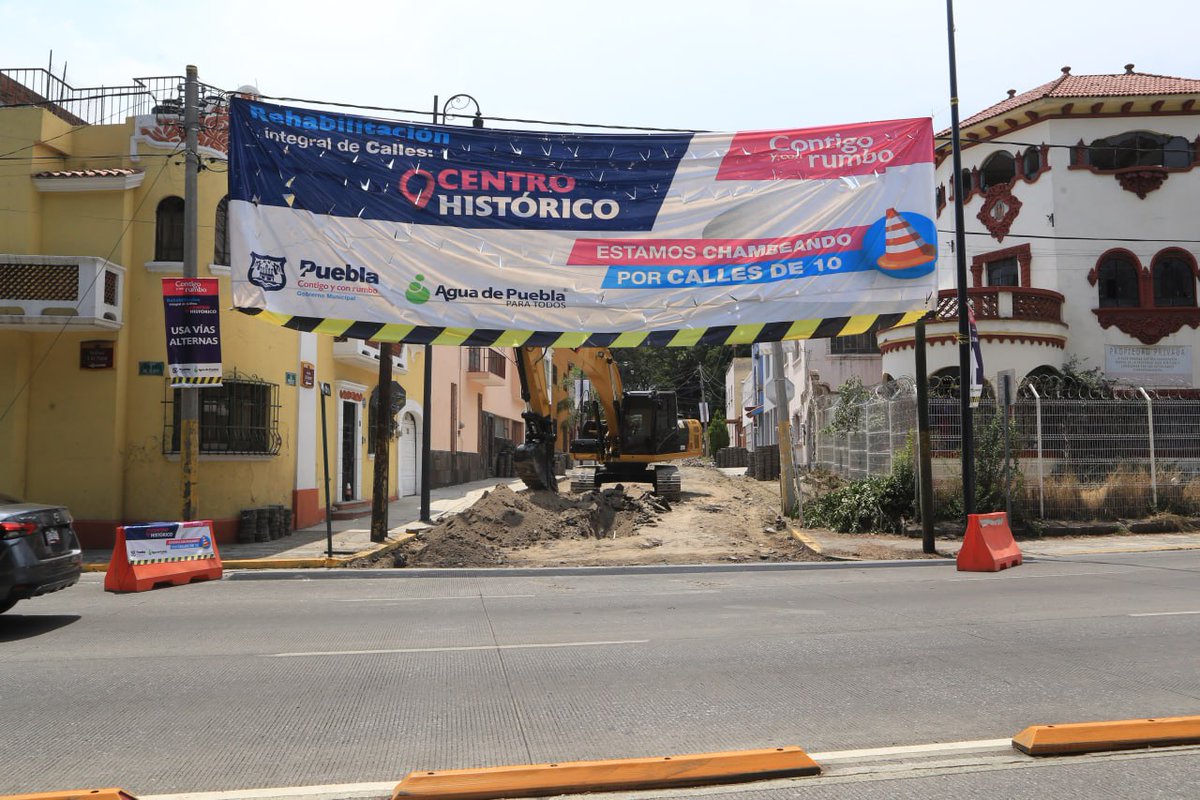 OroNoticiasPue's tweet image. #Puebla Avanzan las obras de rehabilitación del #CentroHistórico. De acuerdo al cronograma de trabajo, en la 10, 12, 14, 16 Oriente-Poniente –en los tramos correspondientes entre 11 Norte y bulevar 5 de Mayo— ya se realizaron los trabajos de retiro de #adoquín y cajeo.