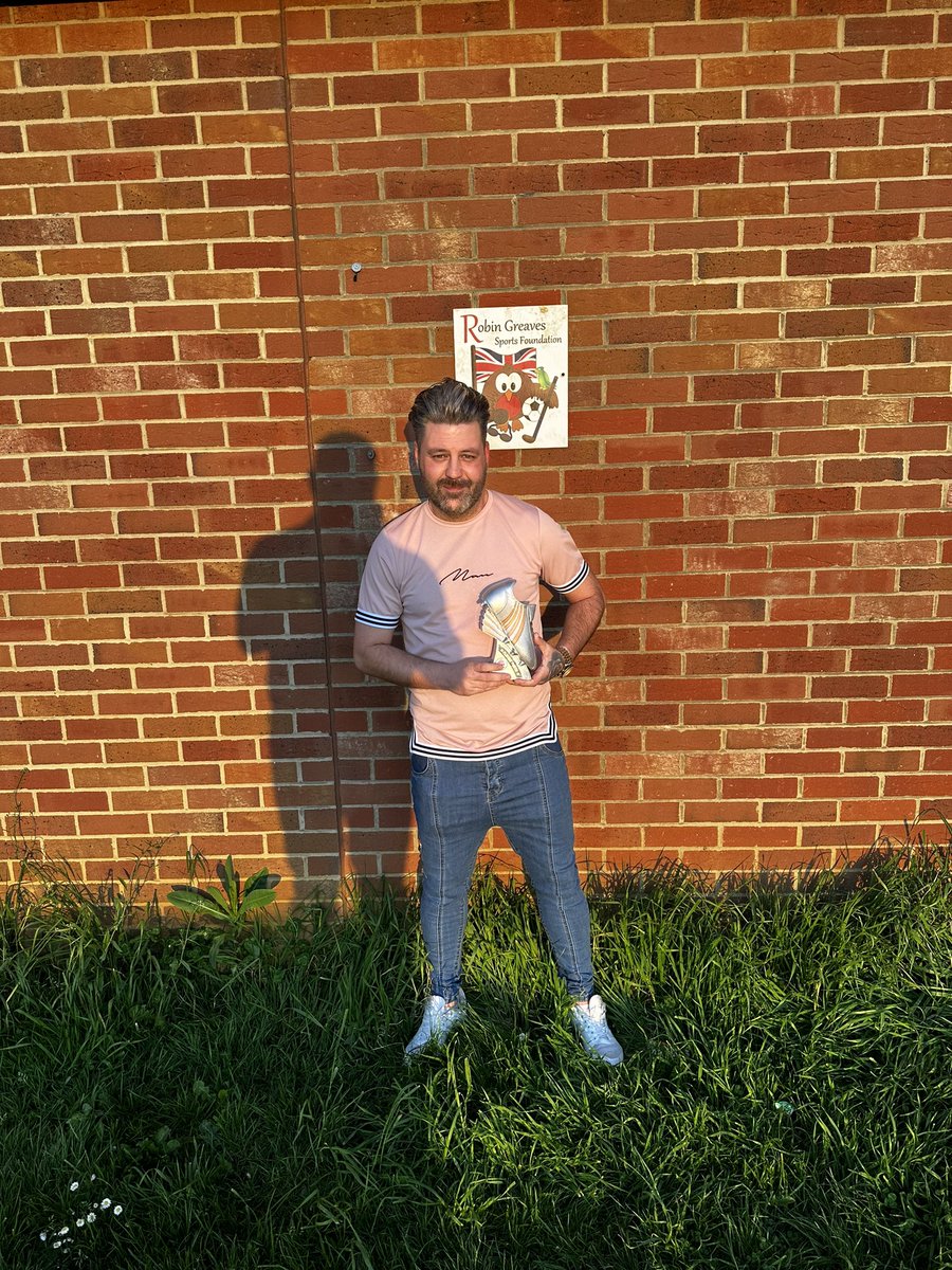QWFC94's tweet photo. Seconds
Managers Player - @JLawes6 

Players Player - Stu Ballinger

Young Player - Jamie Watts

Clubman - @JxCkEvXnS 

#UTQ🔴⚫️ https://t.co/to4YWL3JKQ