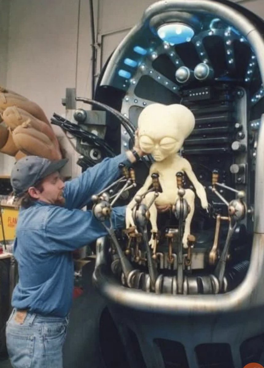 I had no idea the tiny alien in Men In Black was made huge for production!