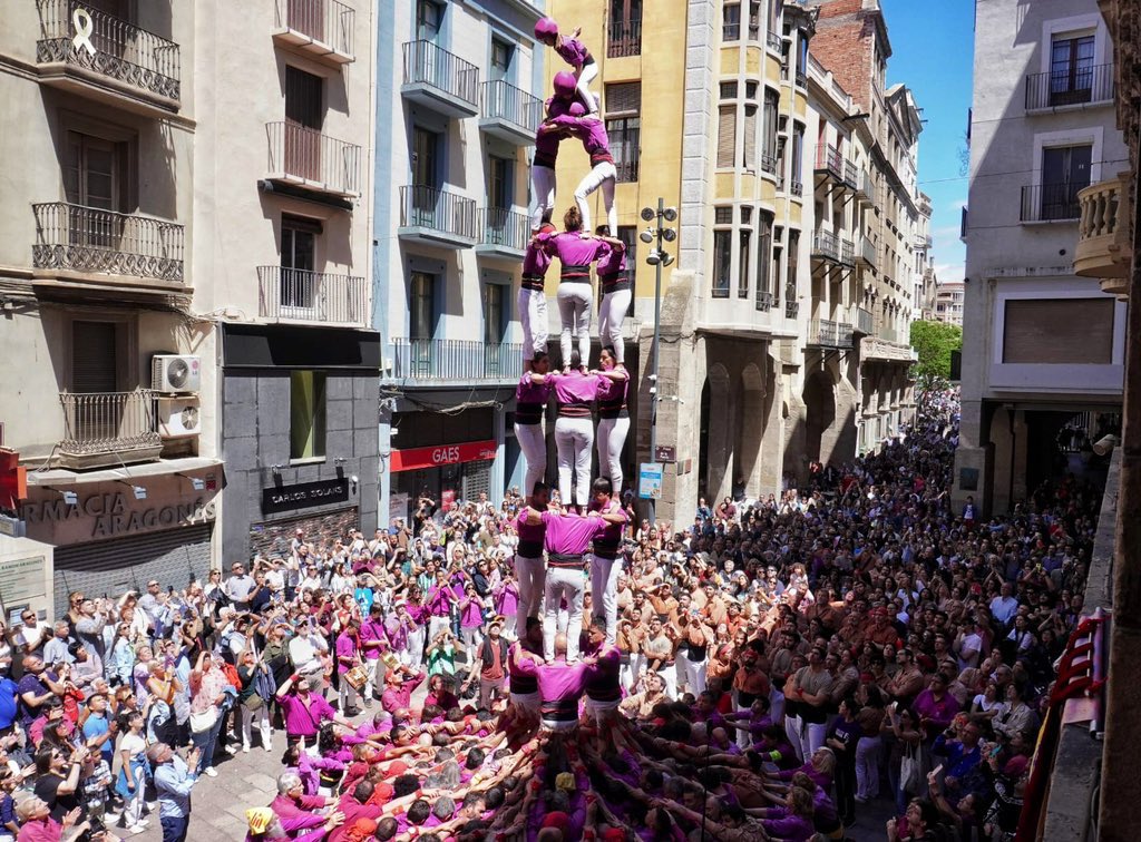 moixiganguers's tweet photo. Avui hem actuat a la diada de Sant Anastasi de Lleida. Hi hem descarregat la primera tripleta de vuit de l’any i un vano de cinc.

#éselcamí #castells https://t.co/kek6xvYJE0